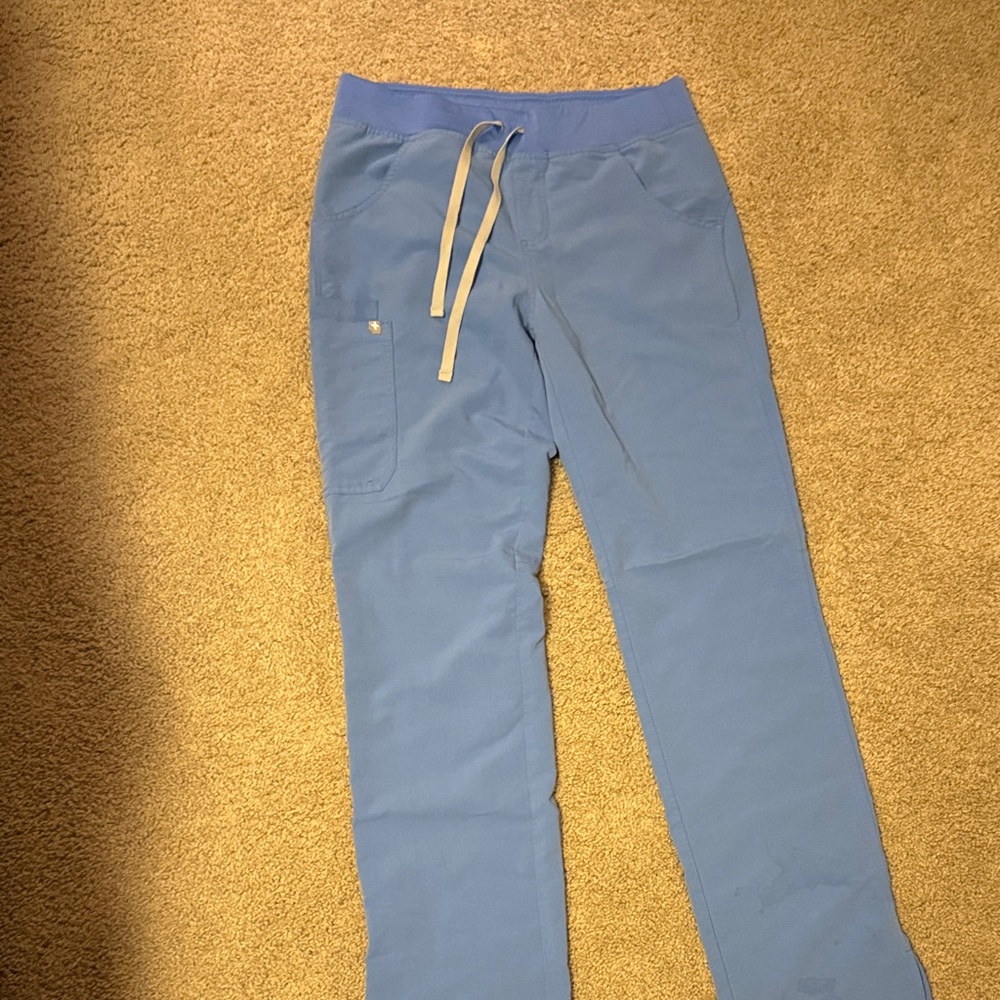Women’s Figs Pants- size: small/tall